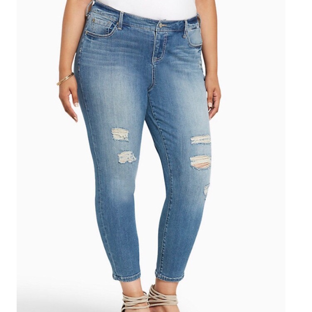 🔥 Torrid “ Girlfriend “ skinny jeans 26 R NWOT